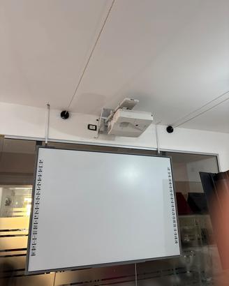 Lim, proiettore ad ottica ultra corta, staffa
