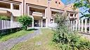 villa-a-schiera-con-doppio-giardino-privato