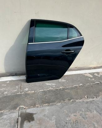 Vendiamo porta posteriore siniatra  Renault Megane