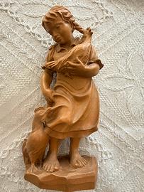 Scultura legno Val Gardena - Contadina con galline
