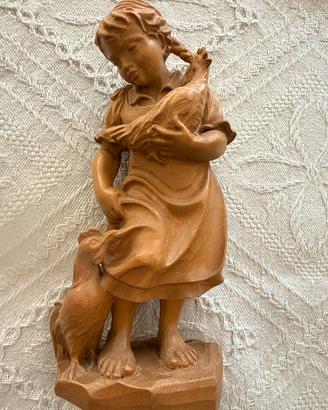 Scultura legno Val Gardena - Contadina con galline