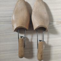 Tendiscarpe antichi in legno calzolaio