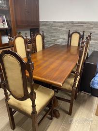 Tavolo in legno con 6 sedie