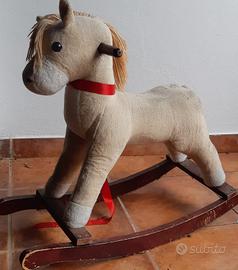 Cavallo a dondolo