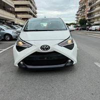 Toyota Aygo Connect 1.0 VVT-i 72 CV 5 porte x-play