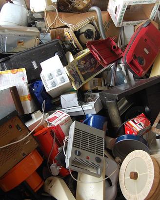 Ritiro GRATUITO elettronica rotta, cavi e metalli