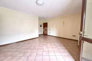 3 LOCALI A PONTE SAN NICOLÒ