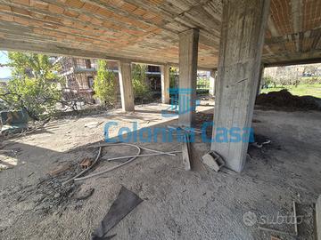 Rustico grezzo con terreno a 9km ca. da Fisciano