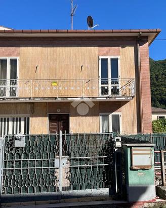 CASA SEMINDIPENDENTE A VOLTURARA IRPINA