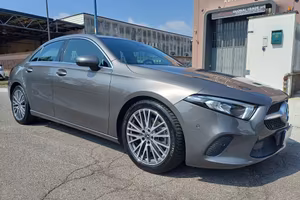 MERCEDES-BENZ A 220 d Automatic 4Matic Business