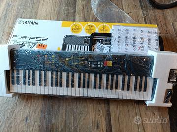 TASTIERA YAMAHA psr- F52