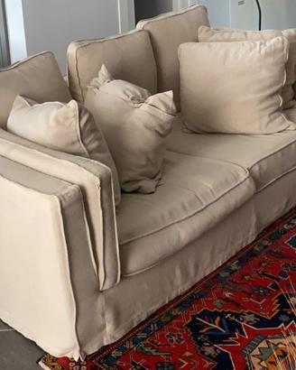 Divano tre posti in lino e piuma.