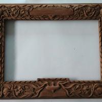 Cornice con intaglio