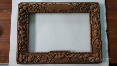 Cornice con intaglio