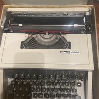 Macchina da scrivere olivetti