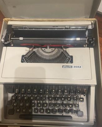 Macchina da scrivere olivetti