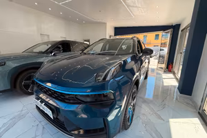 Lynk and Co 01 1.5 td phev auto