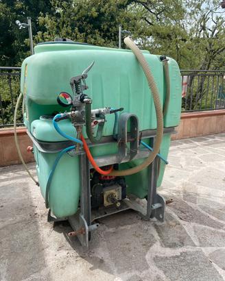 Botte irroratrice a trattore. Di qualità