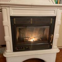 Stufa ventilata a pellet o legna