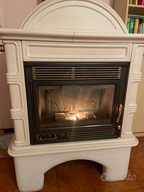 Stufa ventilata a pellet o legna