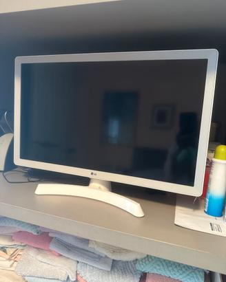 TV LG 24" bianco – HDMI, VGA, sintonizzatore DVB –