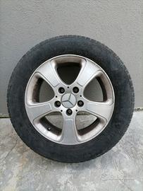 4 gomme su cerchi Mercedes in lega 185/65 R15