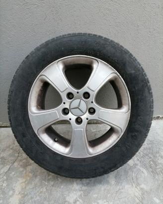 4 gomme su cerchi Mercedes in lega 185/65 R15