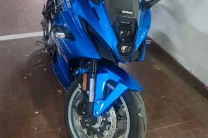 Moto Suzuki 8r