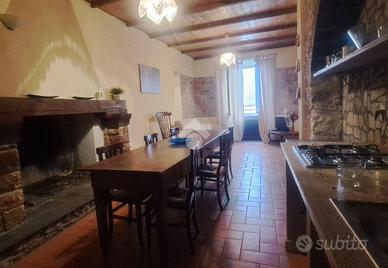 CASA SEMINDIPENDENTE A SPELLO