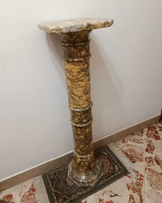 Colonna in marmo