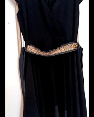 Vestito nero elegante con cintura glitter e gonna