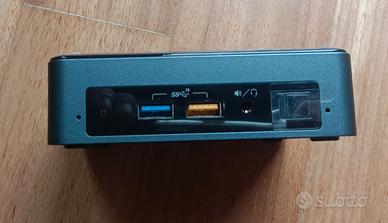 Intel NUC i5 con 16 GB di RAM e SSD Kingston