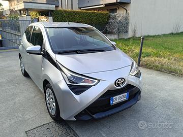 Toyota Aygo anno 2021 1.0 benzina. Perfetta