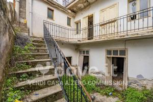 Casa indipendente di 150 m² con più di 5 locali a 