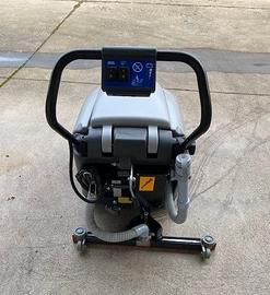 IDROPULITRICE NILFISK BA 410 A BATTERIE