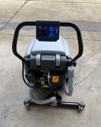 LAVAPAVIMENTI  NILFISK BA 410 A BATTERIE