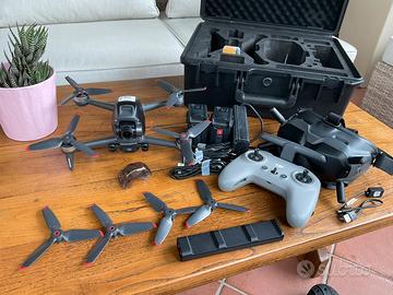 DJI FPV in kit completo per il volo