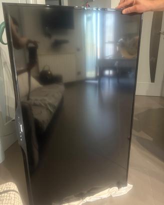 TV Sharp Aquos LC-50LE652E da 50 pollici Full HD.