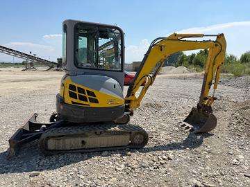New Holland E 35.2