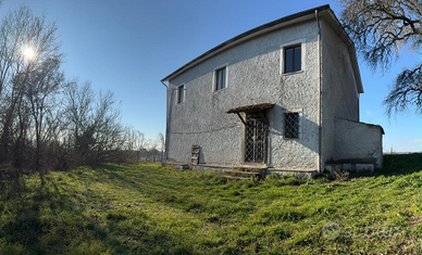 Casale di campagna con terreno