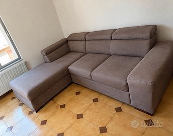 Divano angolare moderno ed elegante