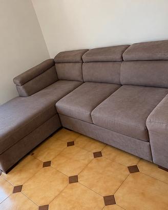 Divano angolare moderno ed elegante