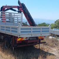 Iveco 65.12 con cassone e gru