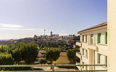 TRILOCALE CON SFOGO ESTERNO POSTO AUTO E CANTINA