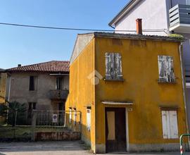 CASA SEMINDIPENDENTE A ARZERGRANDE