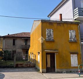 CASA SEMINDIPENDENTE A ARZERGRANDE