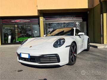 PORSCHE 911 Carrera 4S