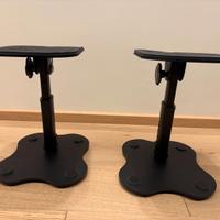 Coppia di supporti per diffusori monitor.