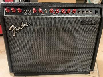 Fender Deluxe 85 del 1987 65 watt RMS