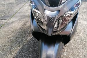 Scuter Suzuki 400